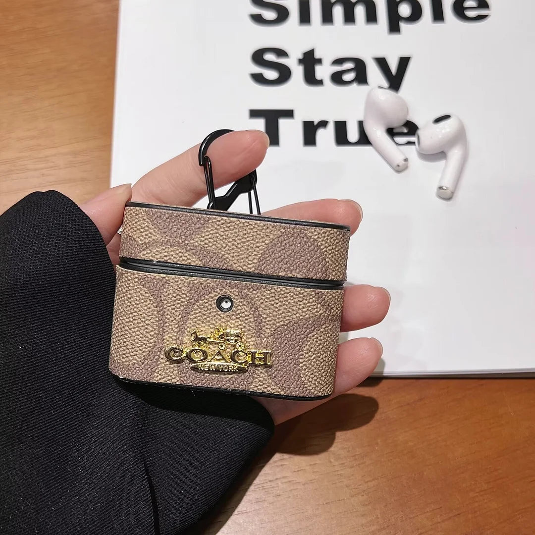 Coach經典簽名帆布金屬字母標籤蘋果無線耳機AirPods保護殼