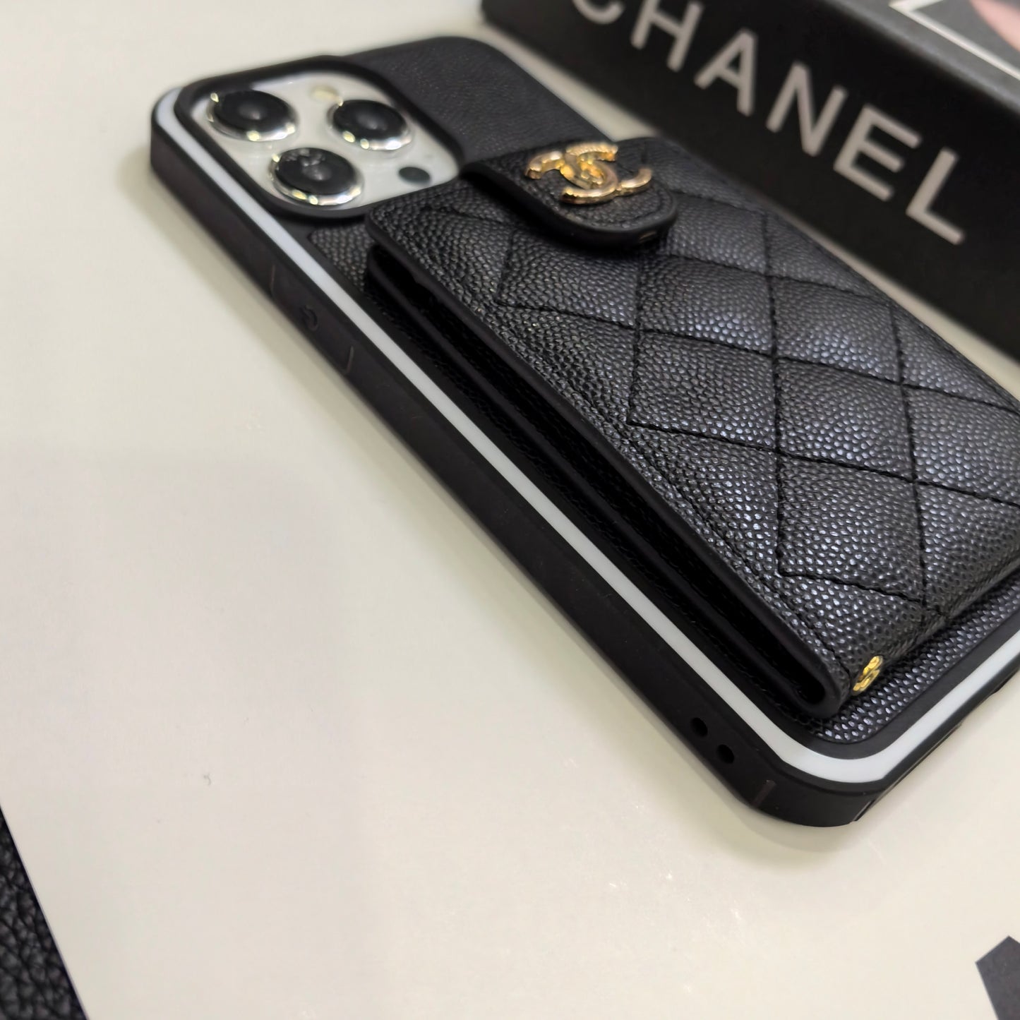 Chanel奢華的羊皮香奈兒紐扣卡套iPhone手機殼