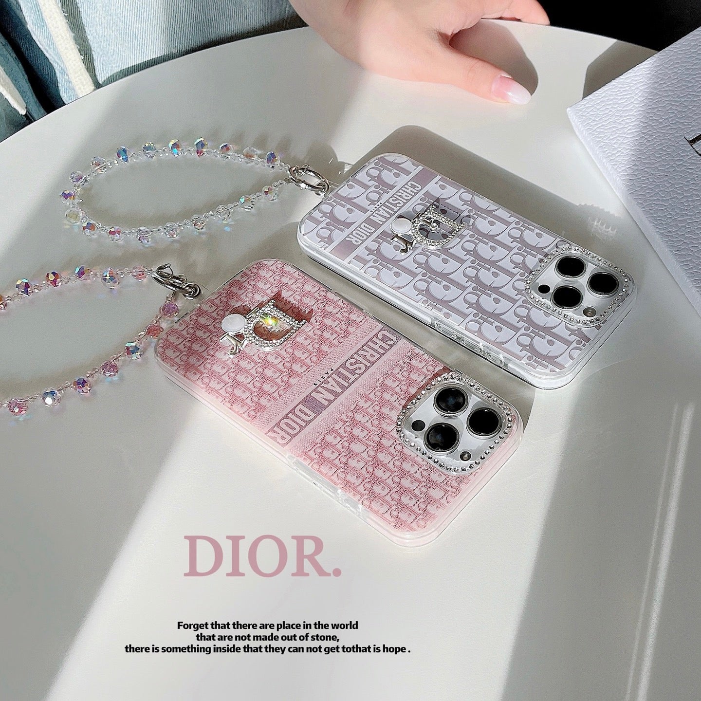 ✨✨ 詩家新品上架 ✨✨ 閃鑽鏡頭 ✨ Dior經典花紋系列果凍殼 🌸🌺 高透加厚果凍亞克力,帶防摔防震條 🔥🔥