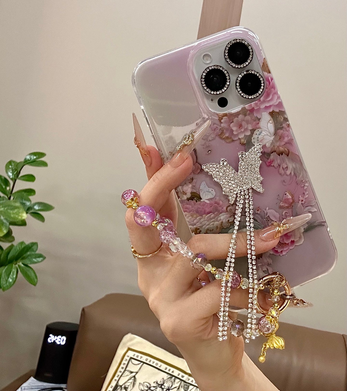 ✨✨诗家新款上架✨✨  东方美~蝴蝶闪钻流苏闪粉双面imd🌸🦋 大牌古典风~东方美😍😍 双层闪粉IMD+鎏金蝴蝶手链🩷💛💜